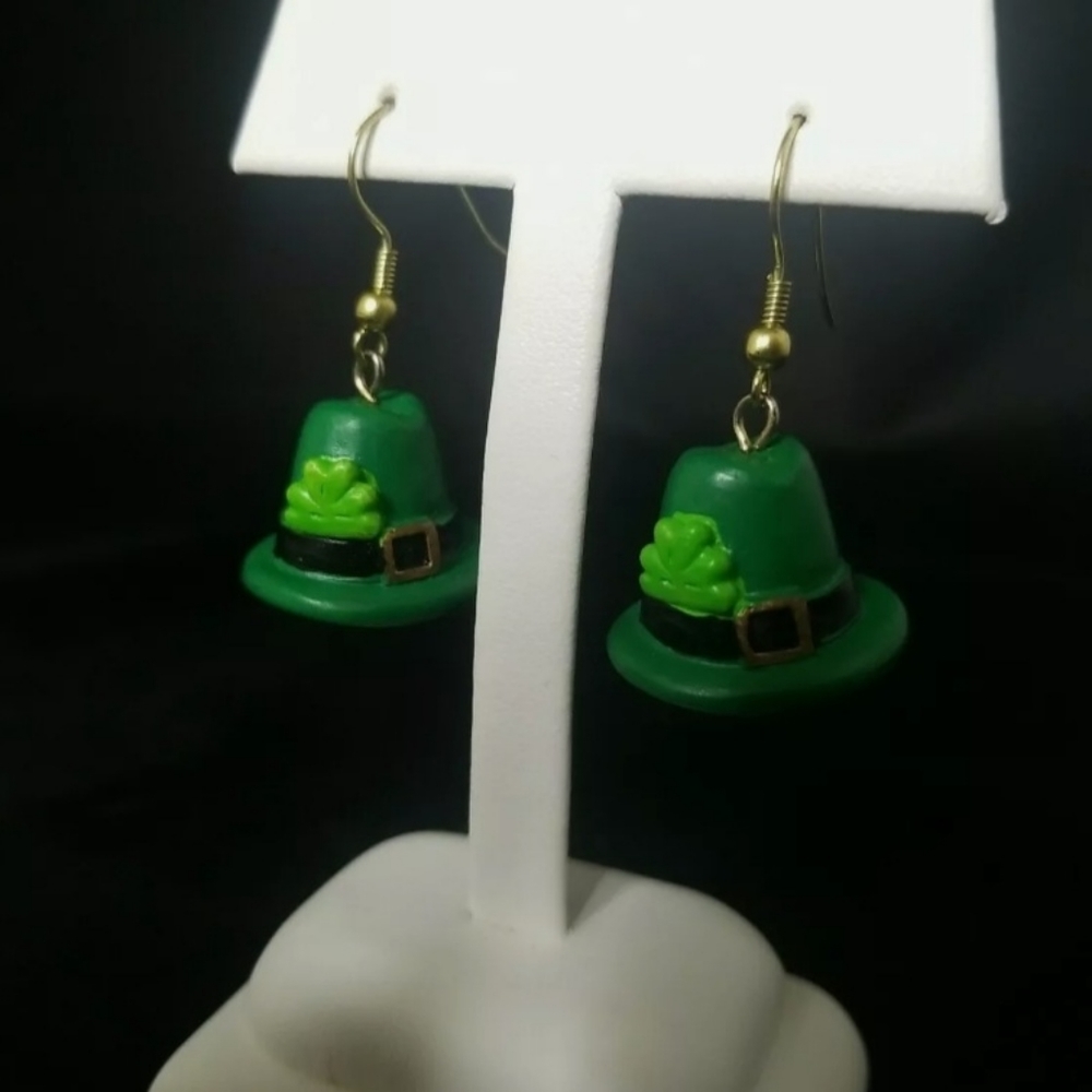 Leprechaun St. Patrick's Day Acryllic Leprechaun Hat Dangle Earrings